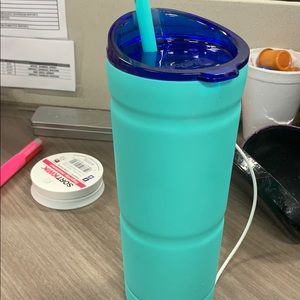 Meet your Posher, Wynetta